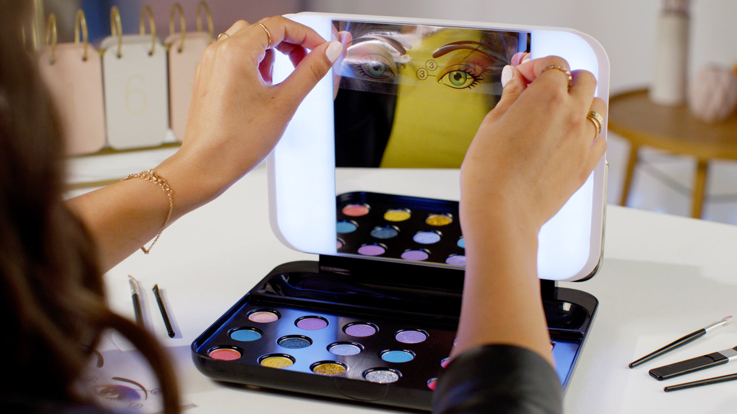 STYLE 4 EVER Meigikomplekt LED-valgustusega