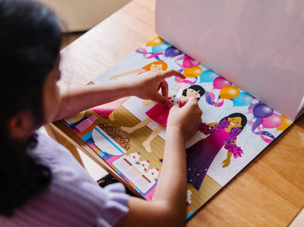 MELISSA &amp; DOUG korduvkasutatavad kleebised Riietused