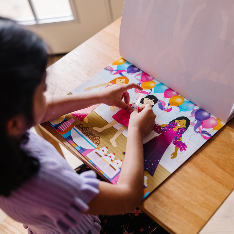 MELISSA &amp; DOUG korduvkasutatavad kleebised Riietused