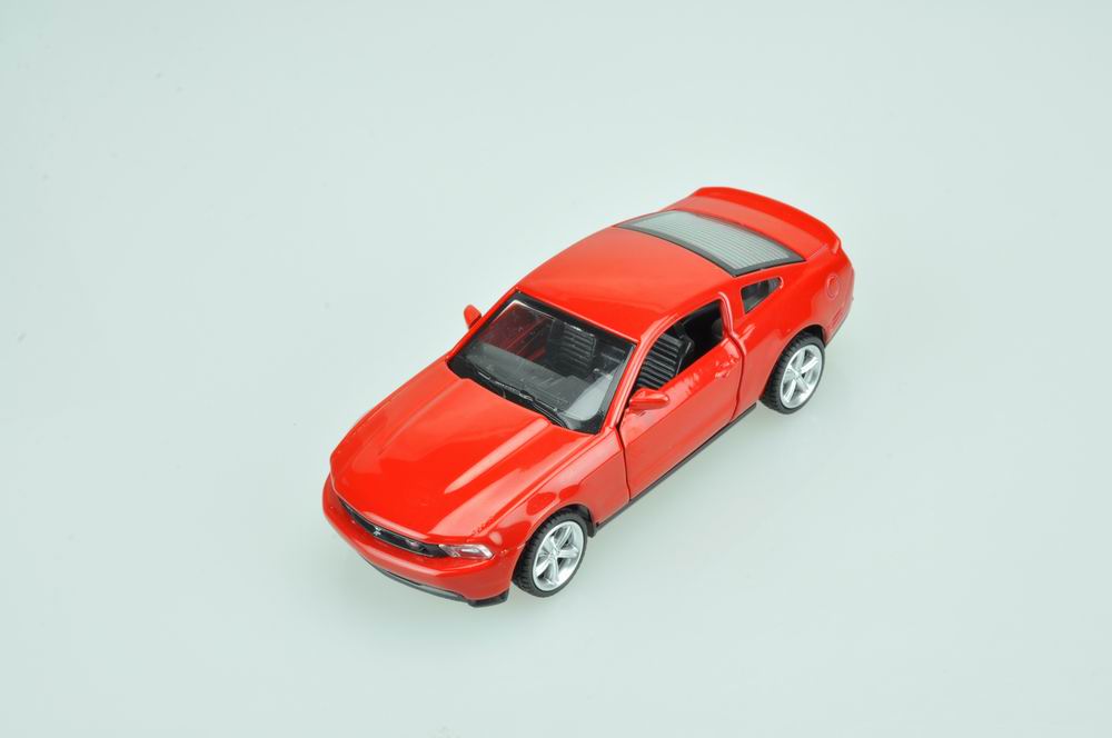 MSZ metallist mudelauto Ford Mustang GT, skaala 1:43