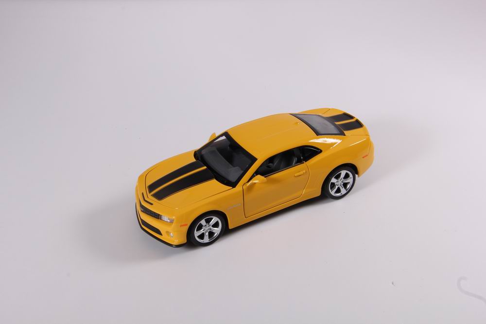 MSZ metallist mudelauto Chevrolet Camaro SS 2013, skaala 1:32
