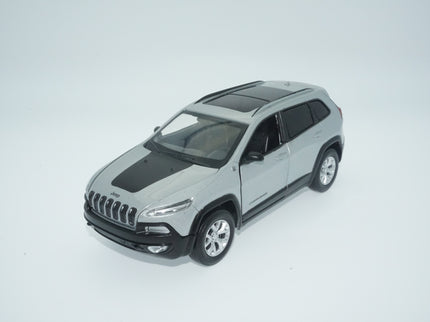 MSZ metallist mudelauto Jeep Cherokee, skaala 1:32