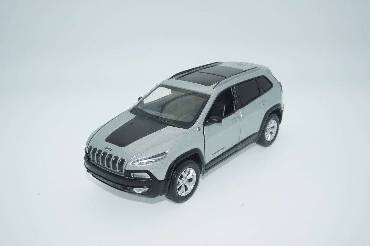MSZ metallist mudelauto Jeep Cherokee, skaala 1:32