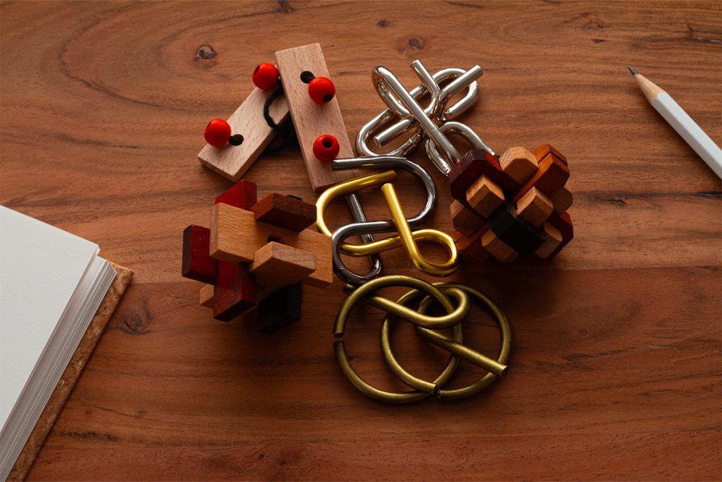 VIIMASED MÄNGUASJAD Loogikamängude komplekt